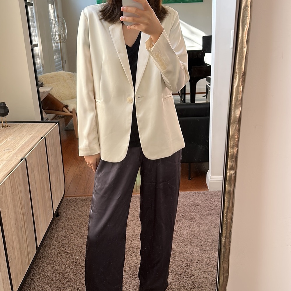Pearl white Blazer satin